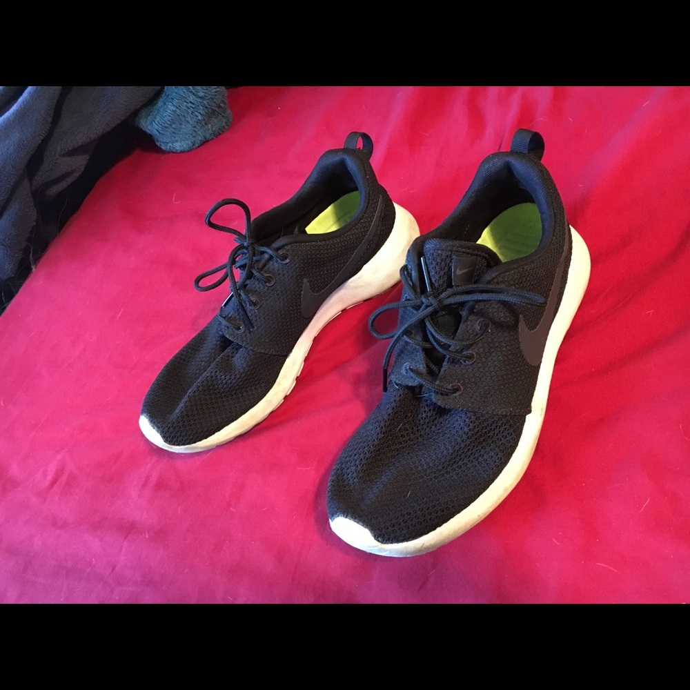 Nike roshe sneakers